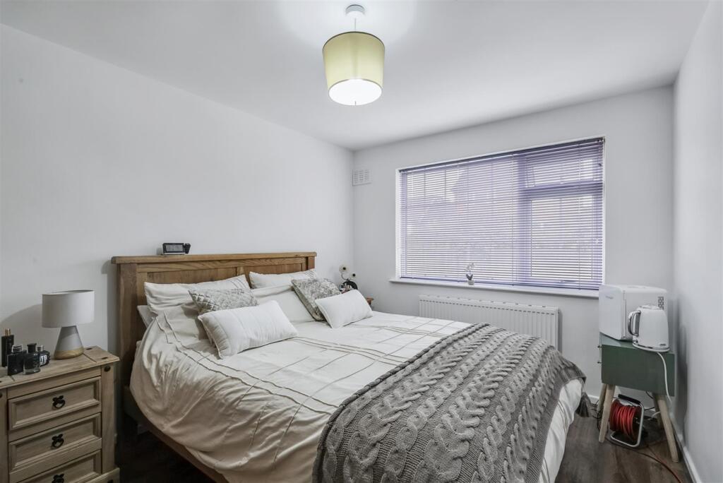 Bedroom 1_1.jpeg
