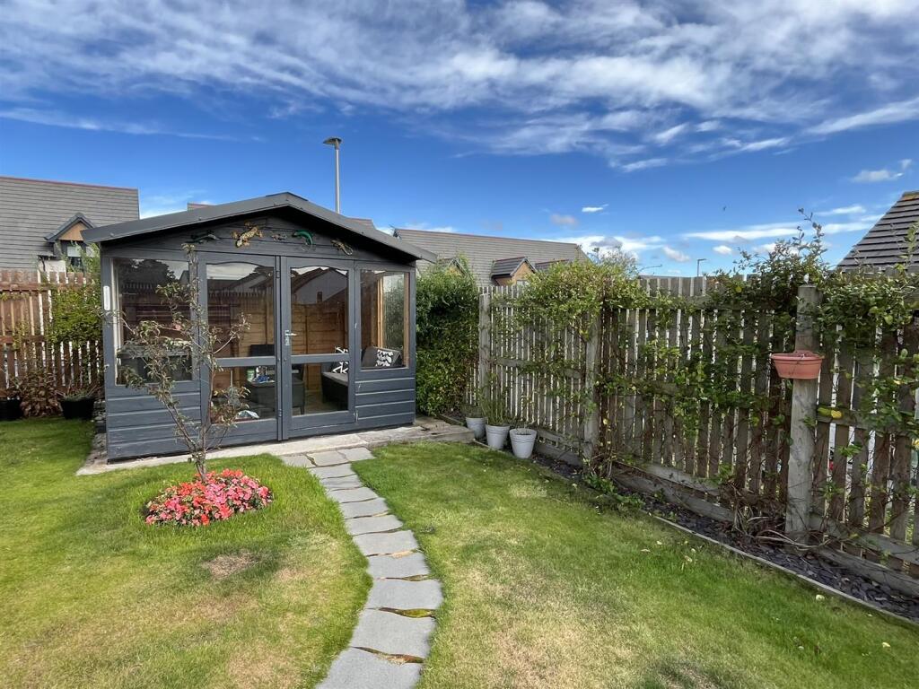 SUMMERHOUSE