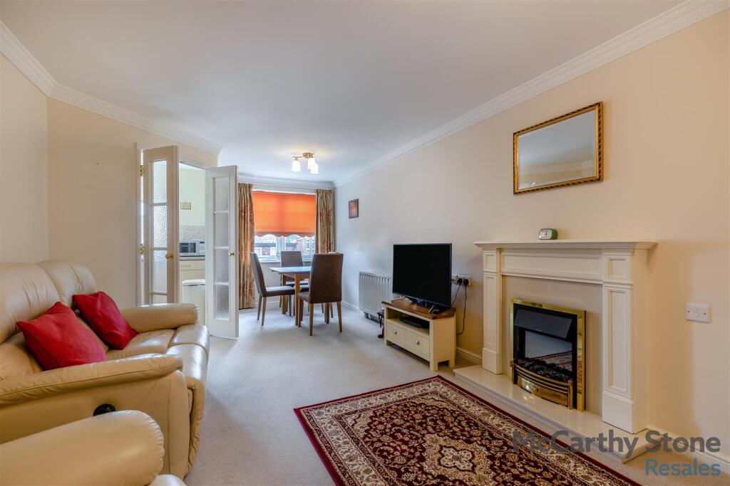 8660513-interior10.jpg