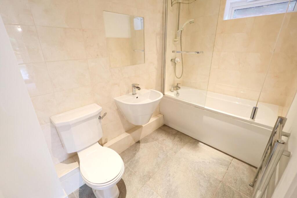 EN SUITE