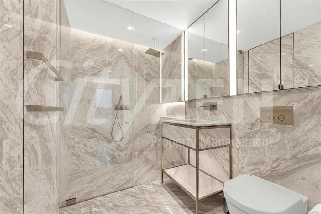 EN SUITE SHOWER ROOM