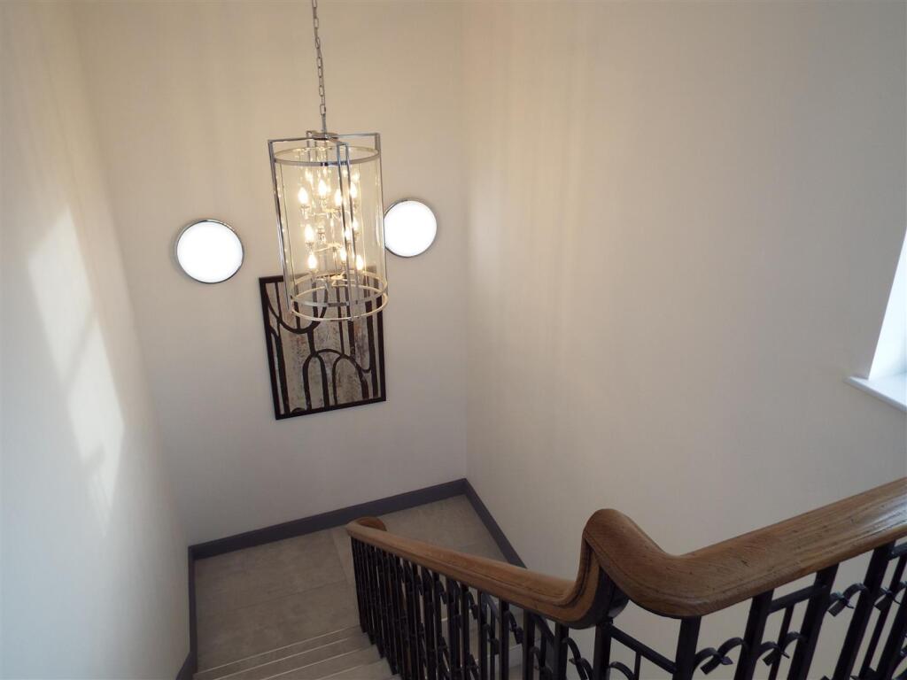 Elliot House, Pudding Lane - Hallway (1).JPG