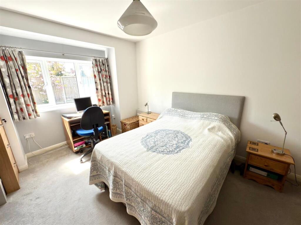 Bed 2.jpg
