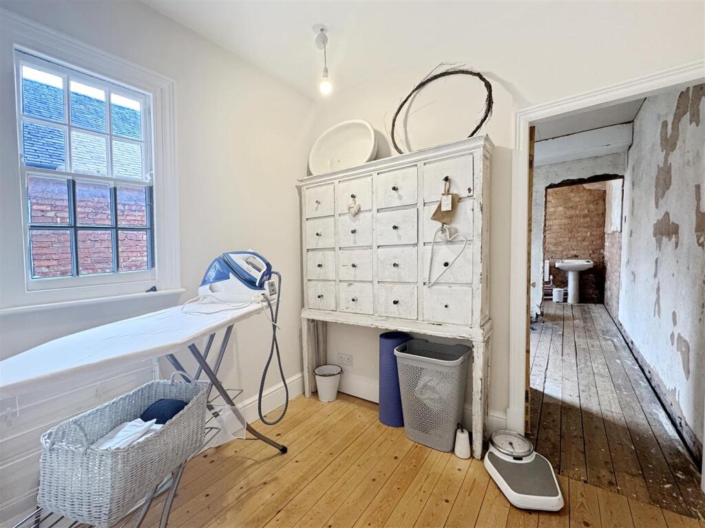 Bedroom / Study Area