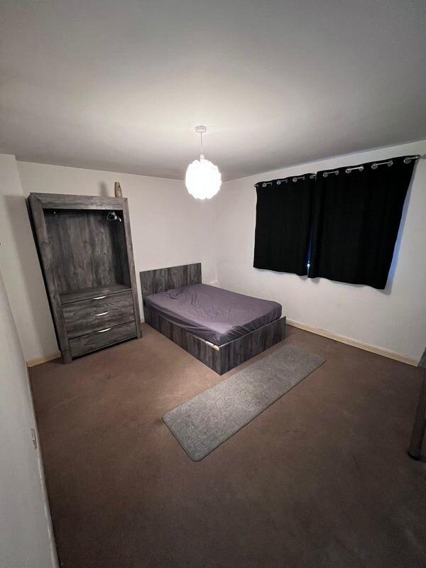 A tidy and modern double bedroom featuring a su...