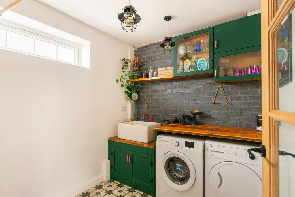 2D6CBH - Utility B.jpg