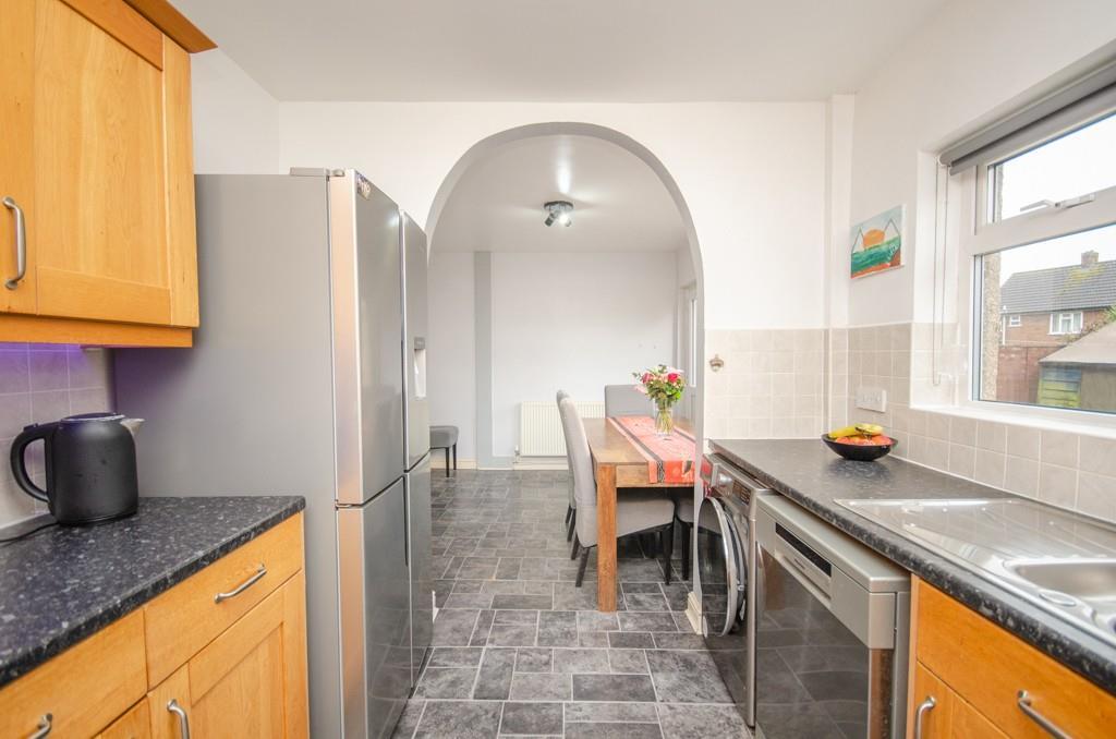 Kitchen pic 2.jpg