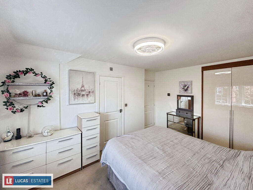 c49587e0-E4-4DAD-...