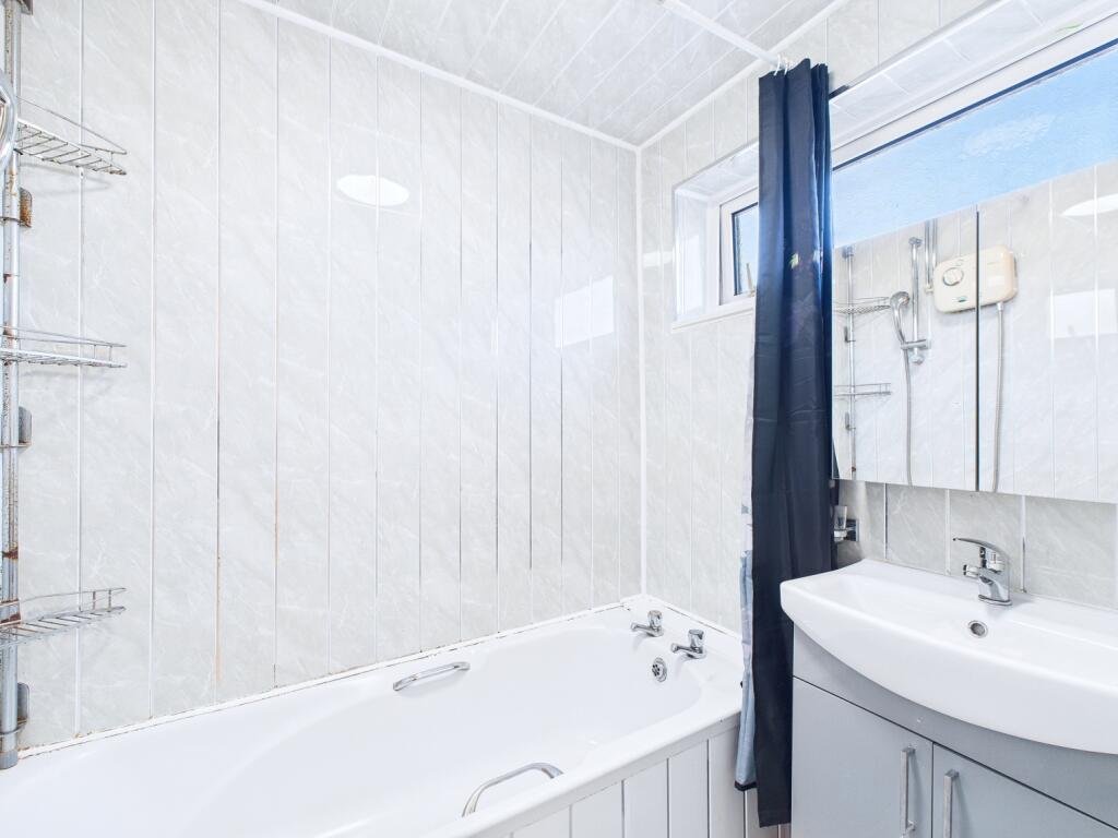 CAM01909G0-PR0440-STILL022