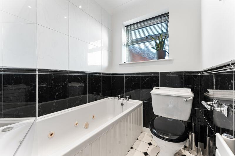 Family Bathroom/WC