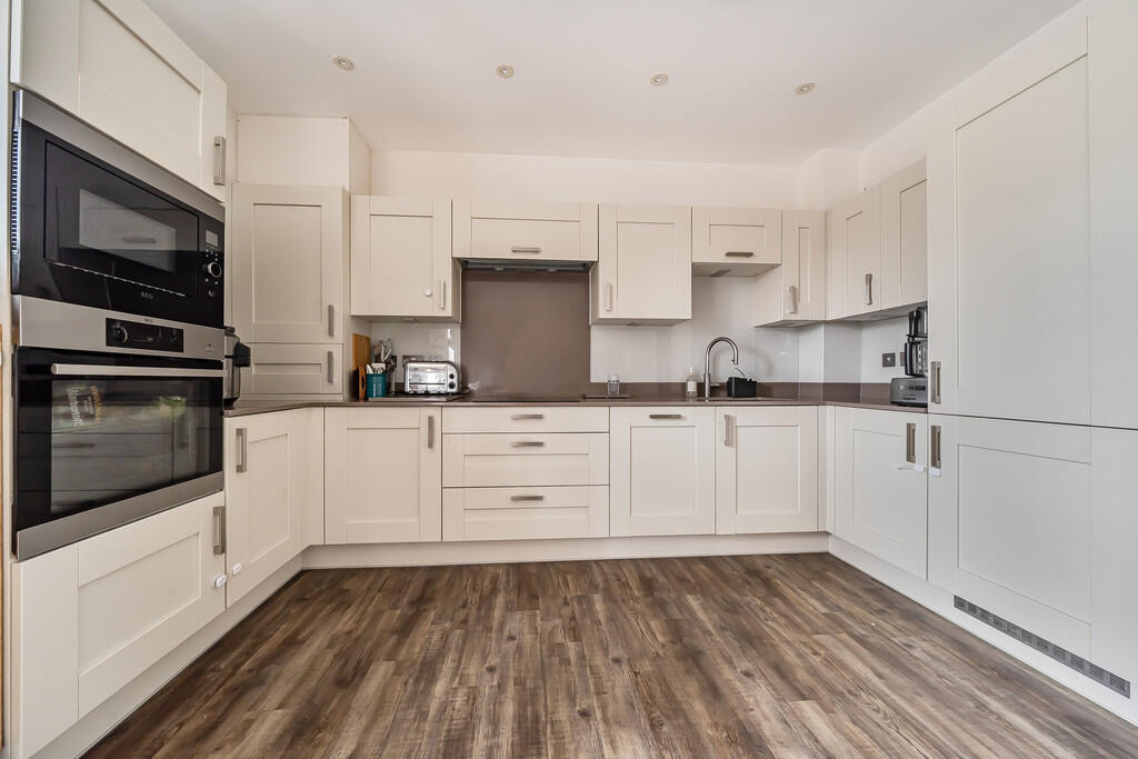 1396997-12-695f91...