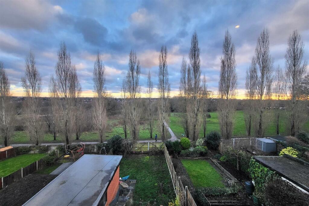 VIEWS TO REAR OVER OAKWOOD PARK: