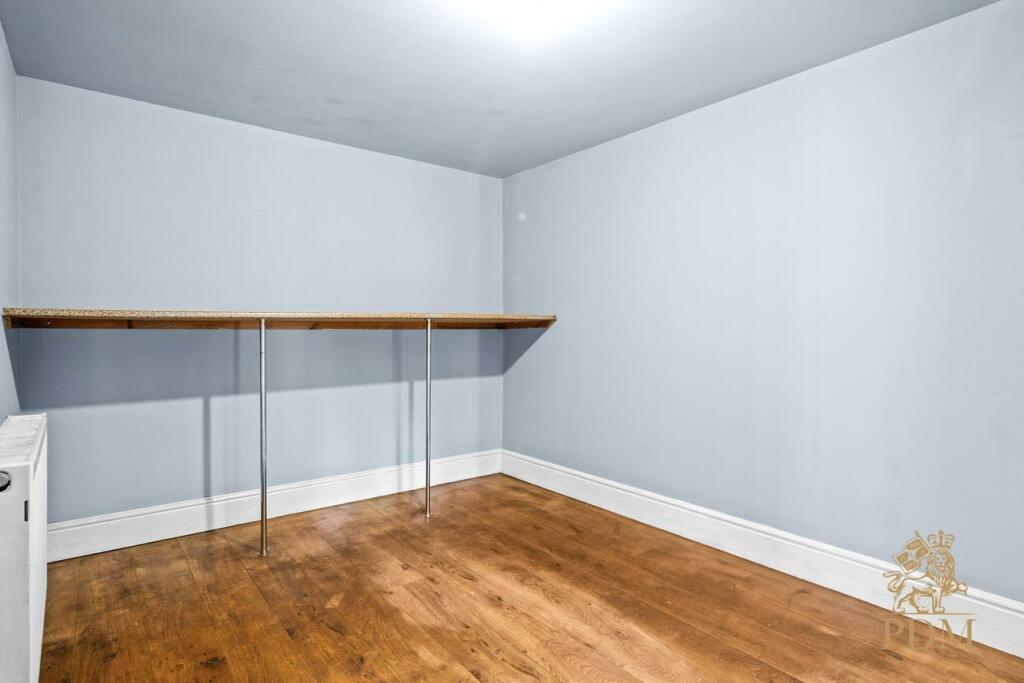 38 Russell Drive Wollaton Nottingham NG8 2BH