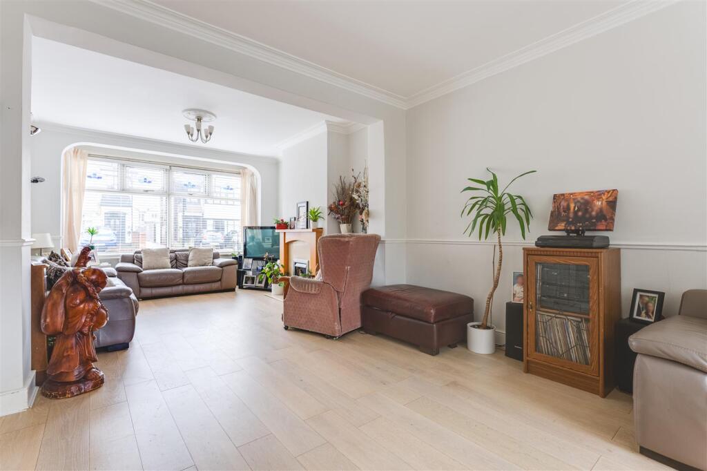 49 Coningsby Gardens-5.jpg