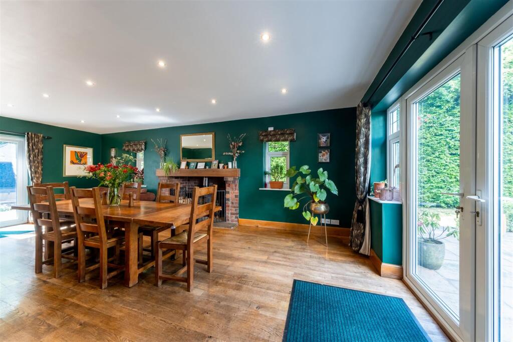 172 Swanlow Lane-014.jpg