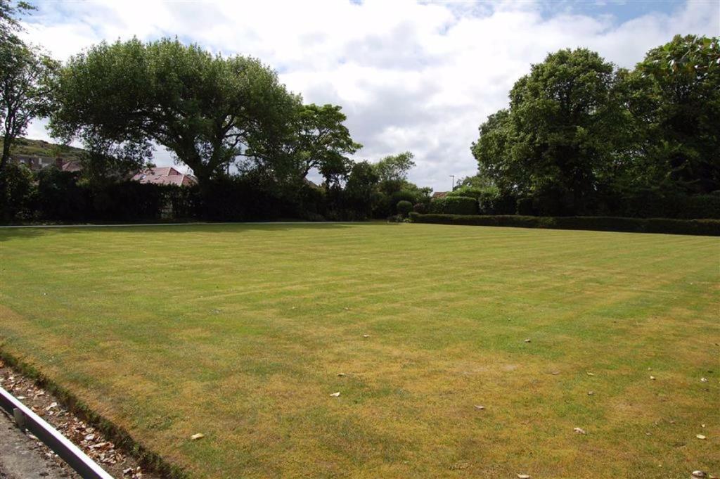 BOWLING GREEN