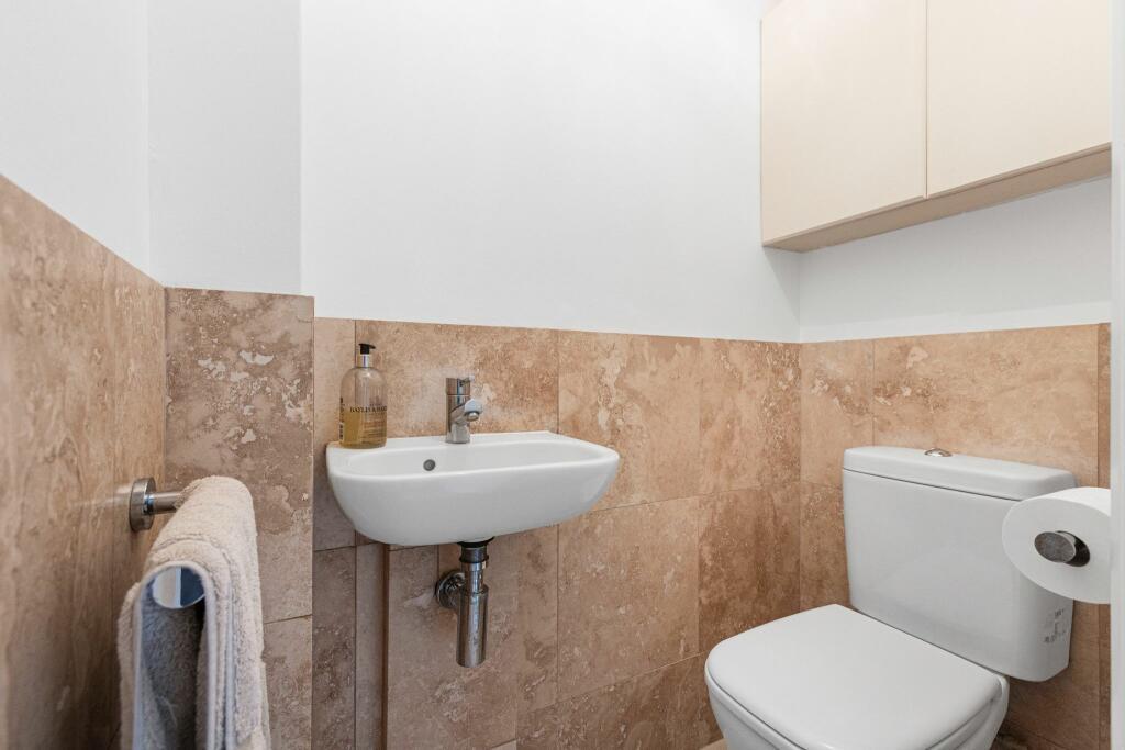 DOWNSTAIRS CLOAKROOM: