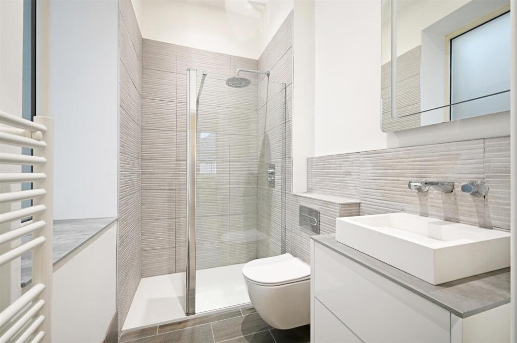 Master En-Suite Shower Room