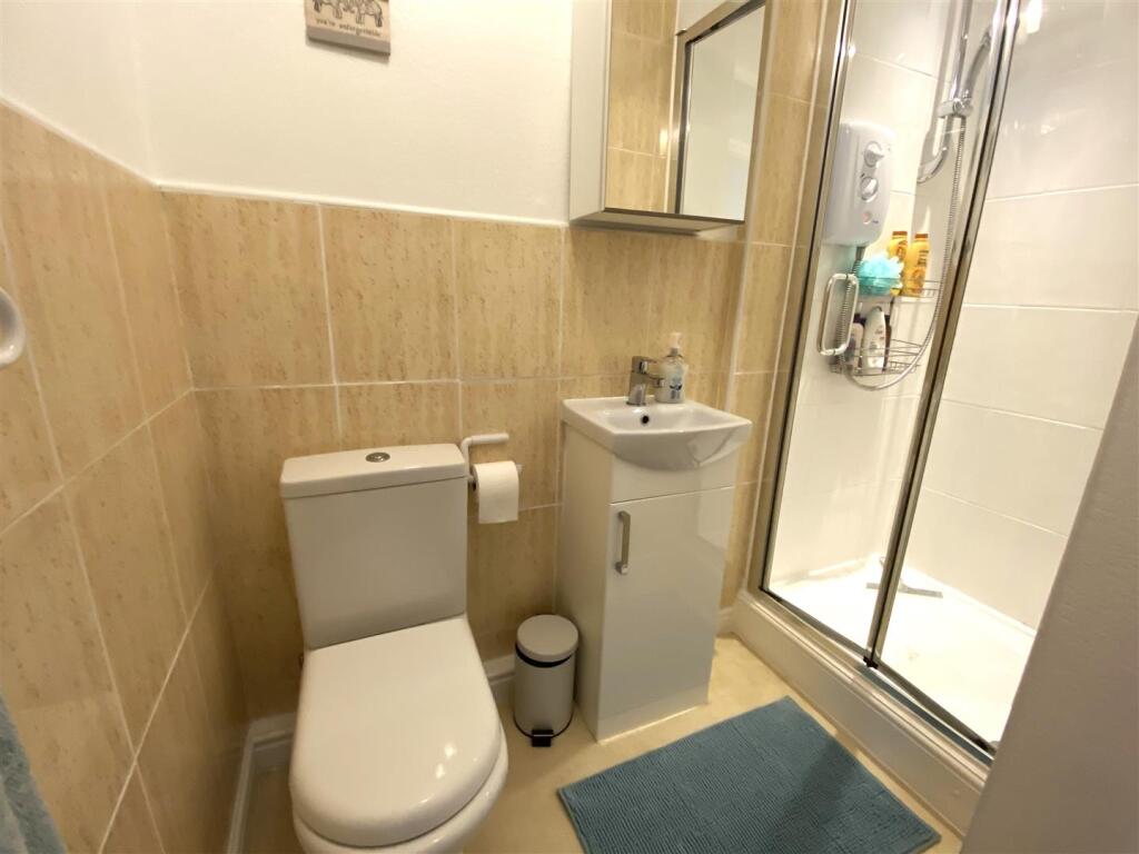 ENSUITE SHOWER ROOM