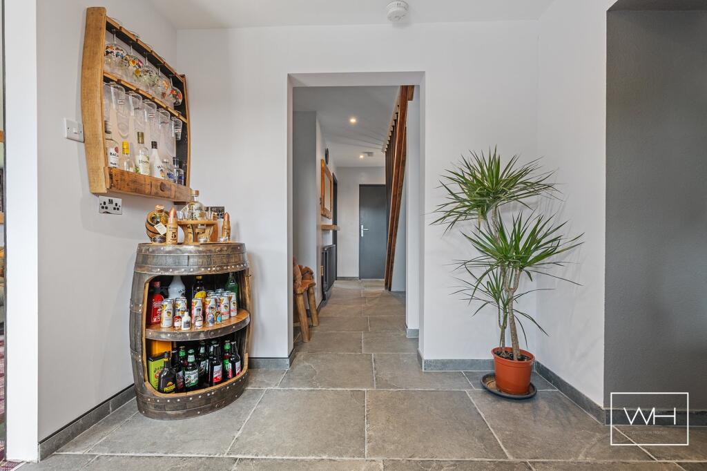 2 Colchester Court, 