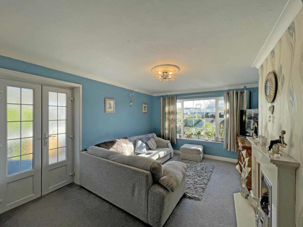 Drax Gardens 23 Lounge 3.jpg