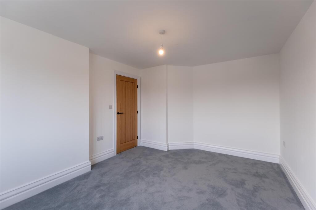 94 and 96 Pipers Lane-058.jpg
