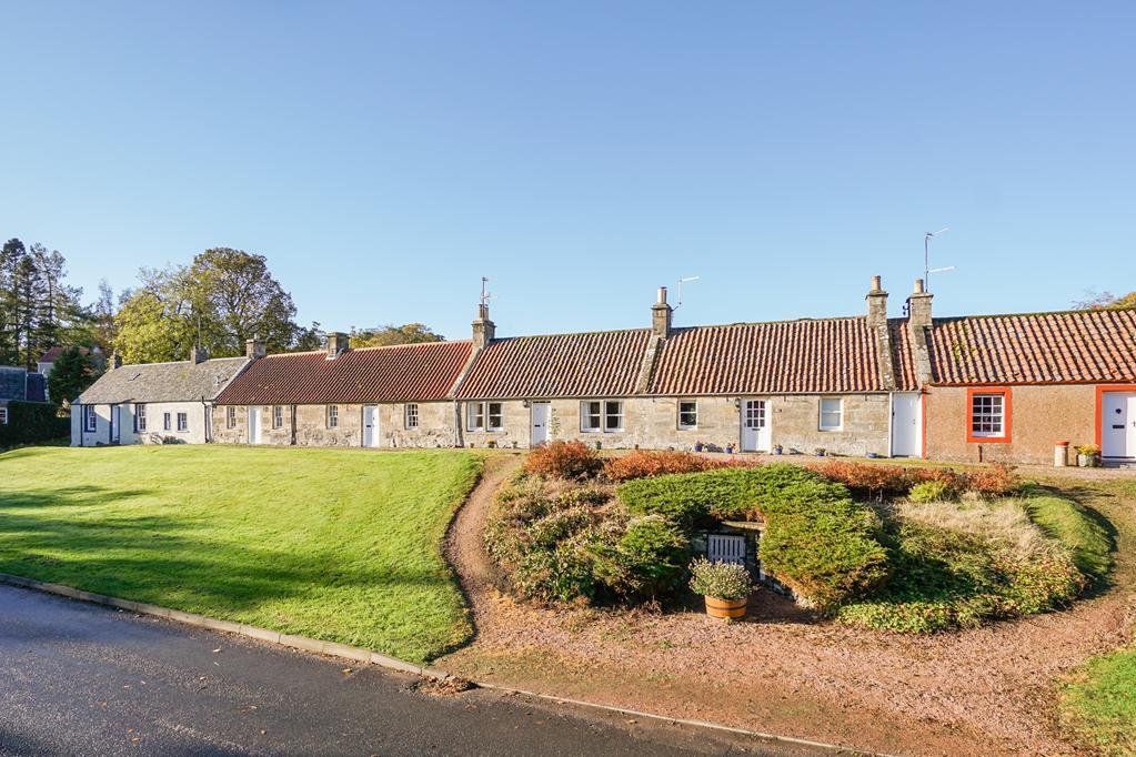 VIEW TO FRONT