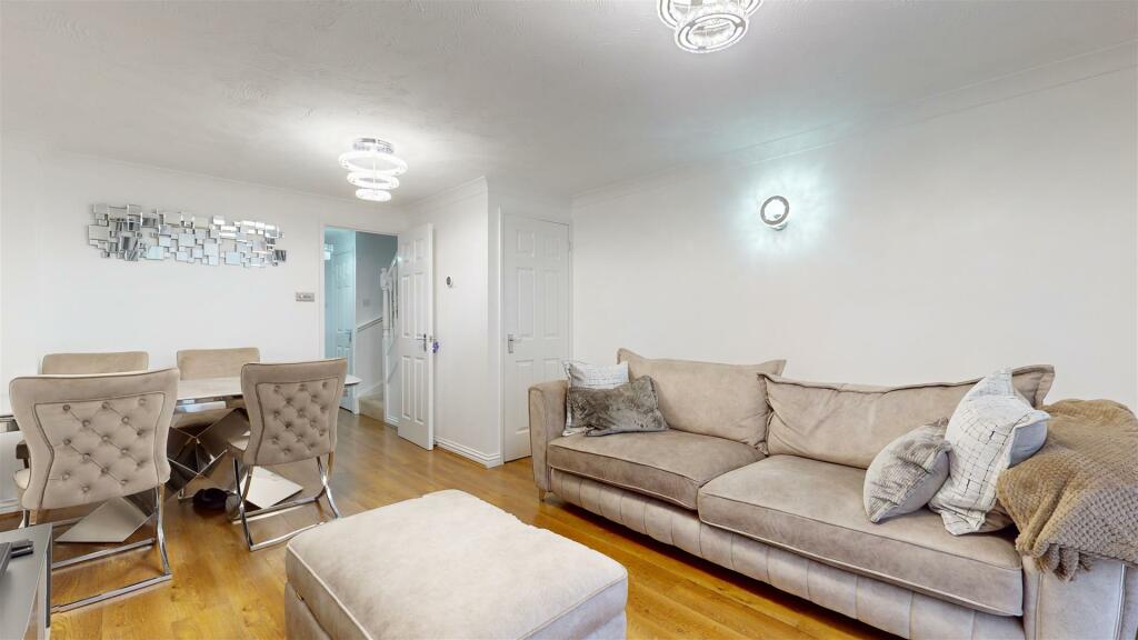 LIVING/DINING ROOM