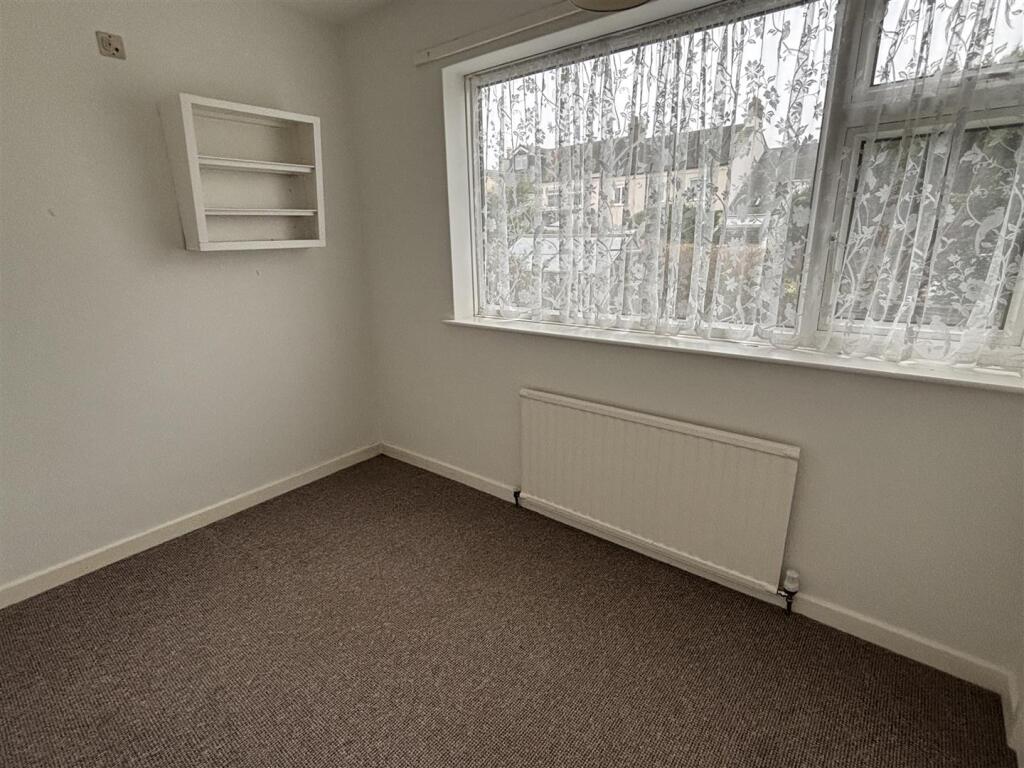19DL-bedroom3.JPG