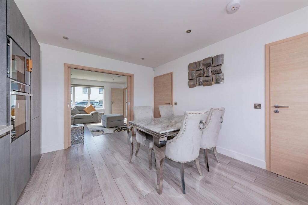 30 Castleview Place Dundee-4.JPG