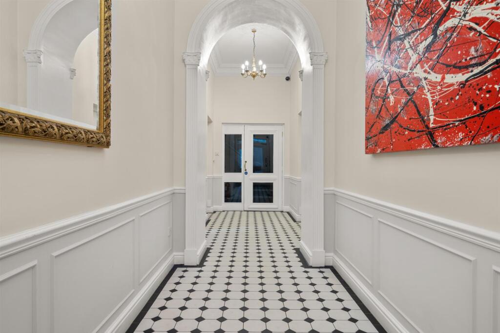 Flat 3 10 Queens Parade-23.jpg