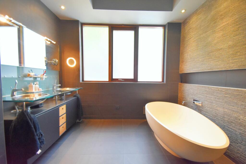 Master Bedroom En-suite