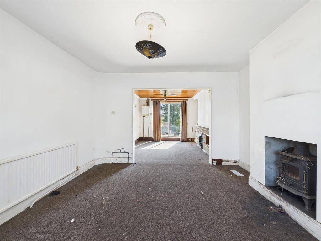16 - Four Bedroom House for Auction, Vera Road, Fi
