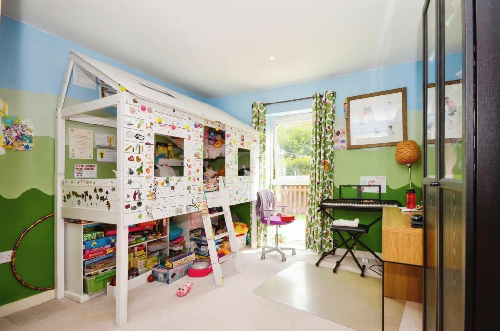 Davidson Frost-Wellings, DFW, Royal Court, Bedroom