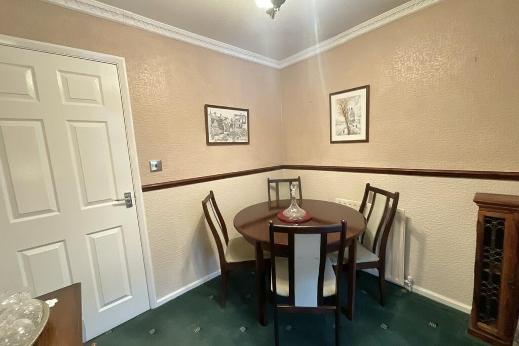 Bedroom 2 / Dining R