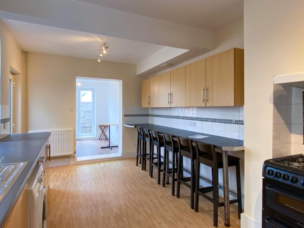 94 Whippingham Road Kitchen (2)