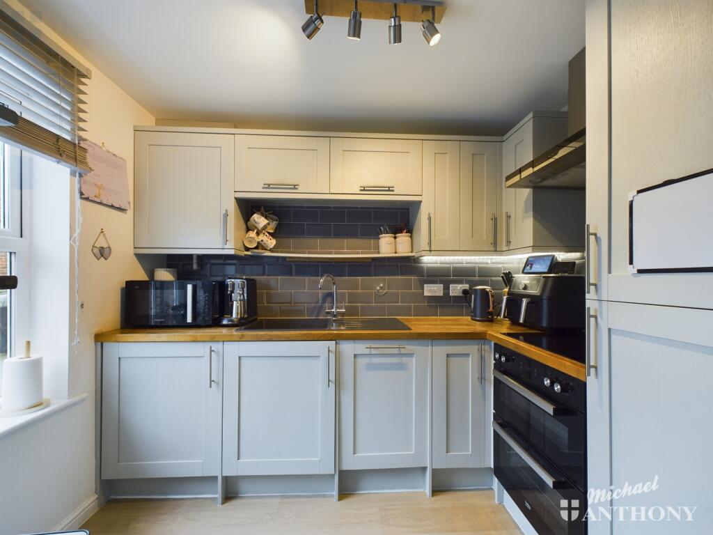 CAM03218G0-PR0492-STILL007