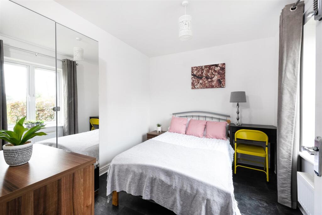 8 Middlewood Close-6.jpg