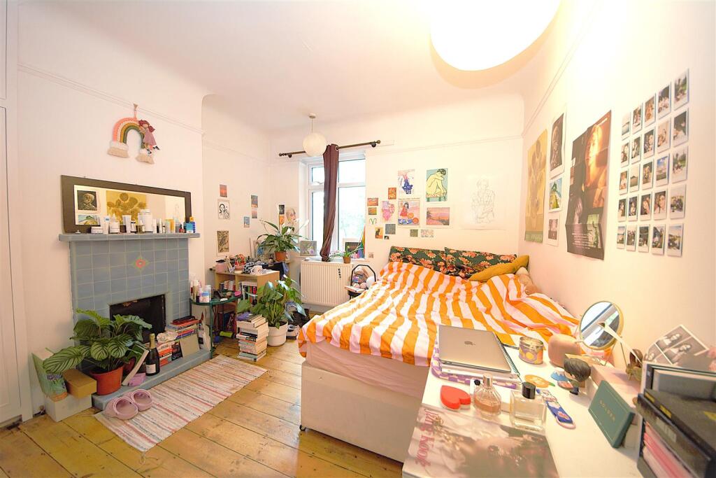 Bedroom 1.jpg