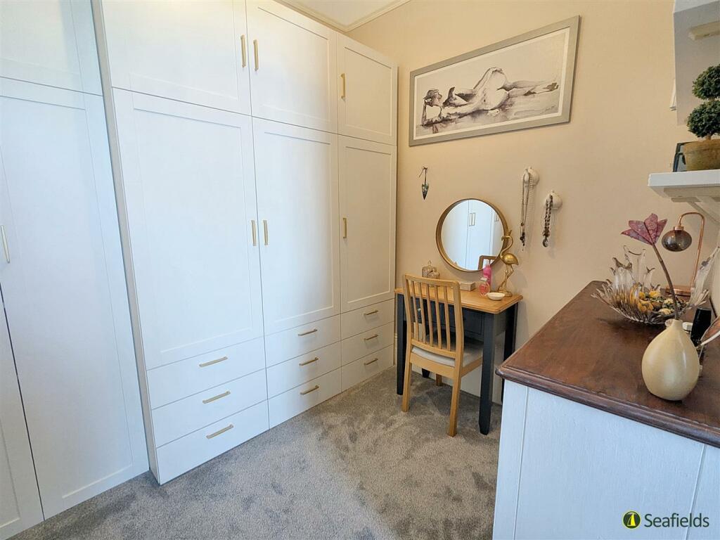 DRESSING ROOM