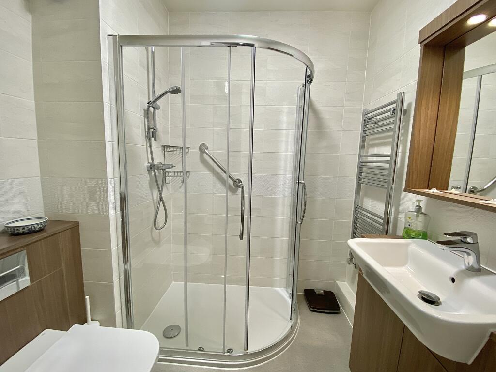 Walk in Shower Room