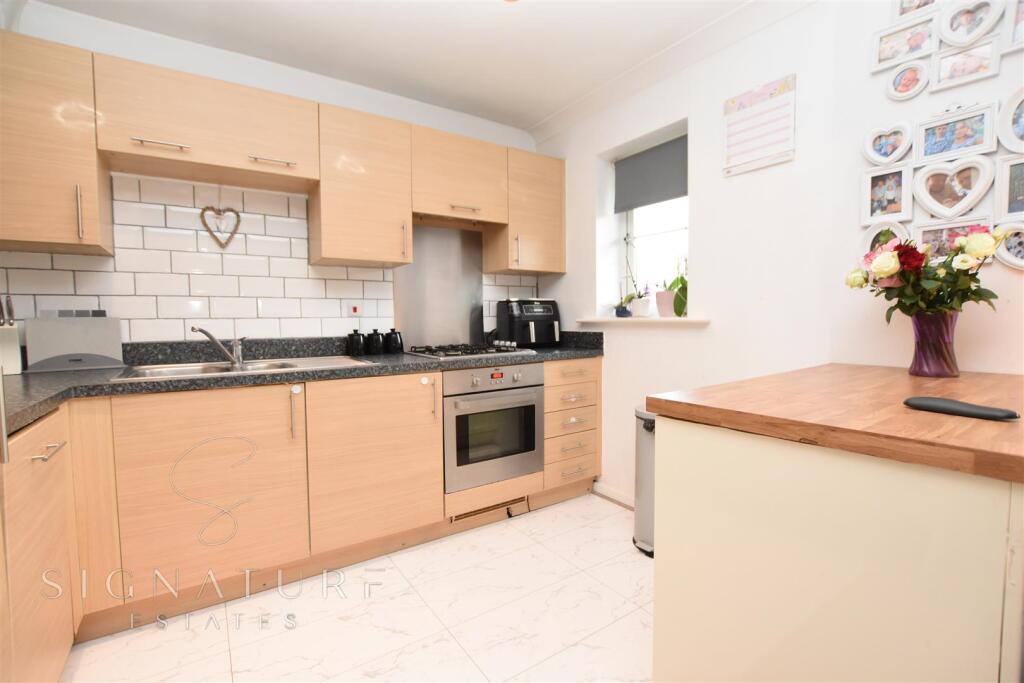 Kitchen 2 (3).jpg