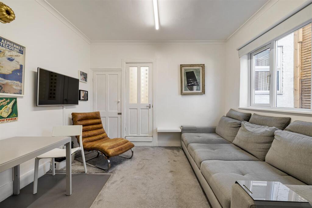 Central Park Road, E6