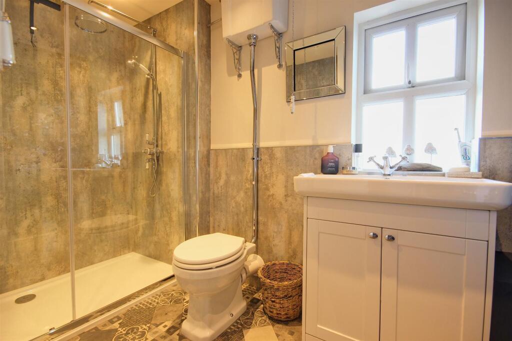 SHOWER ROOM / WC