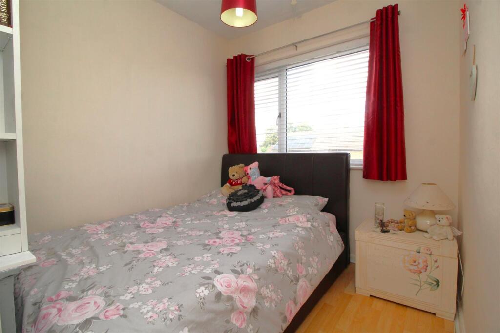 bedroom 3 .JPG