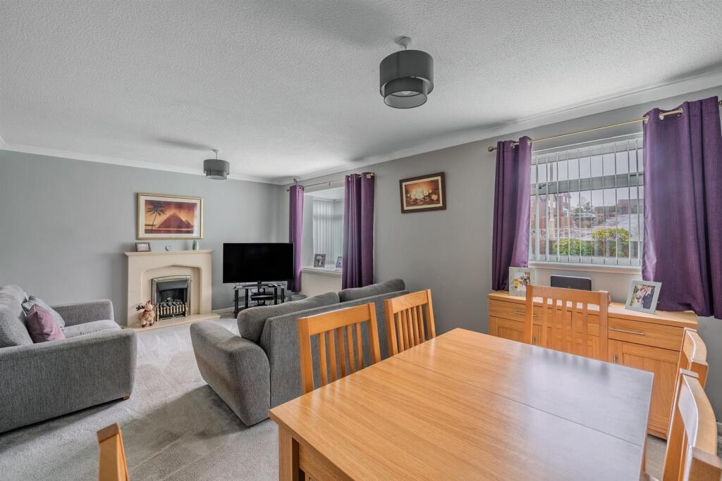 24 Larch Close-11.jpg