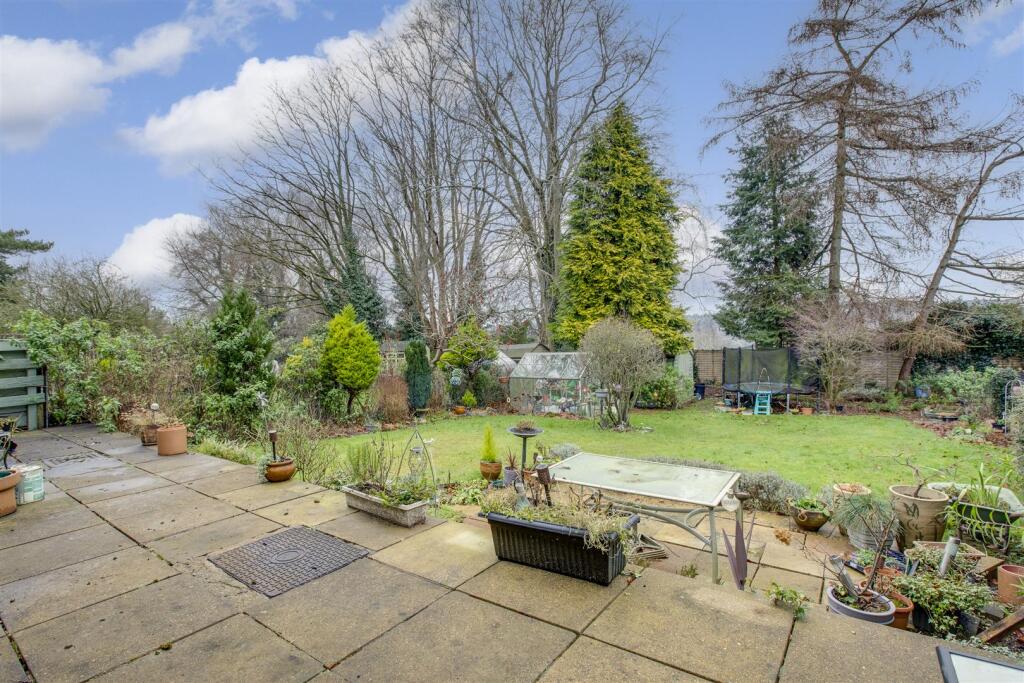 35 Mount Close, HP12 3PE-15.jpg