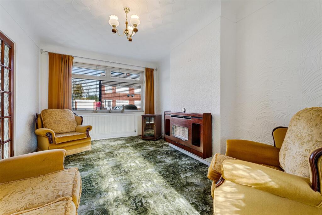 72 Sinclair Avenue lounge 2.jpg