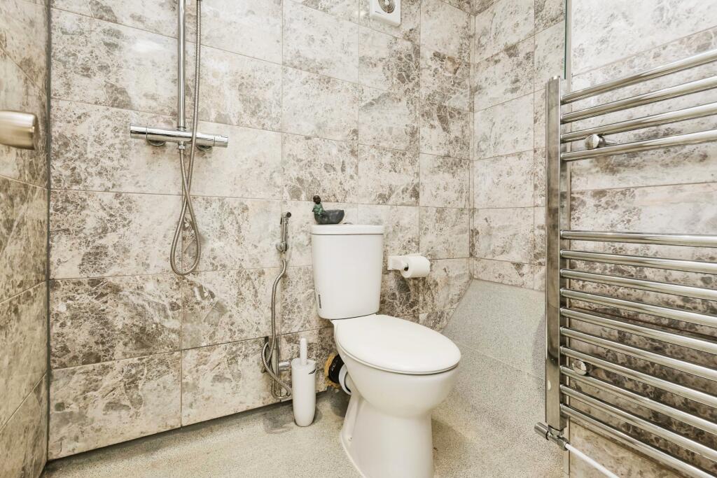 En-Suite Bathroom