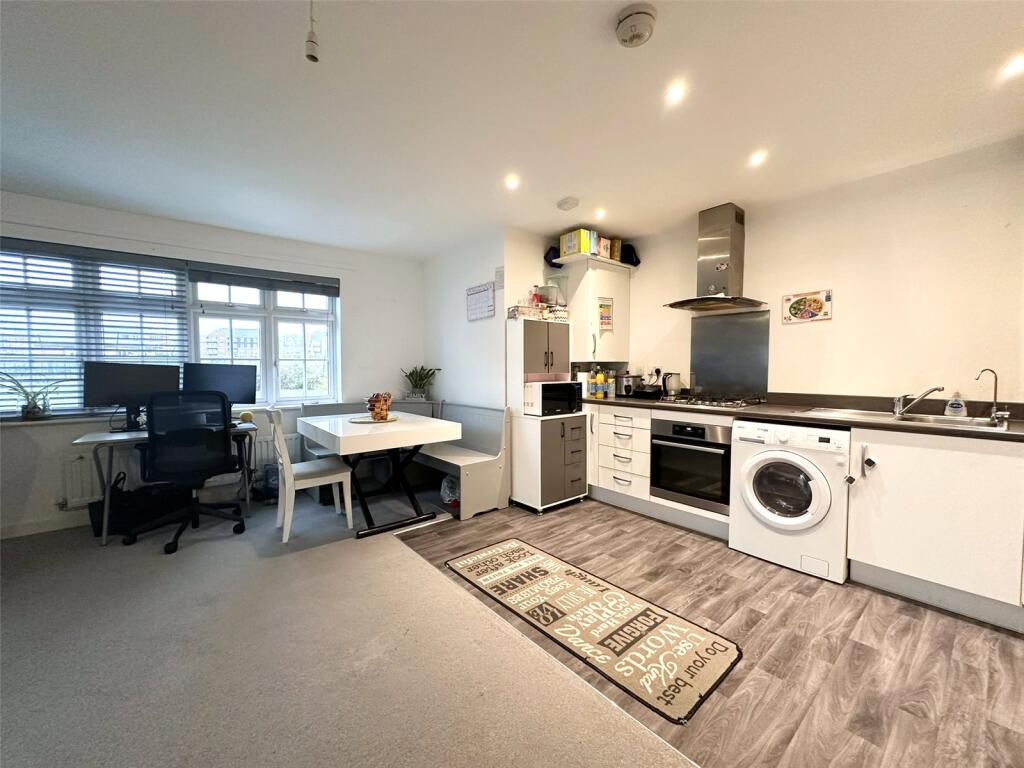 Kitchen/Dining Area